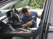 ジーテック本店のホイール修理作業スペース